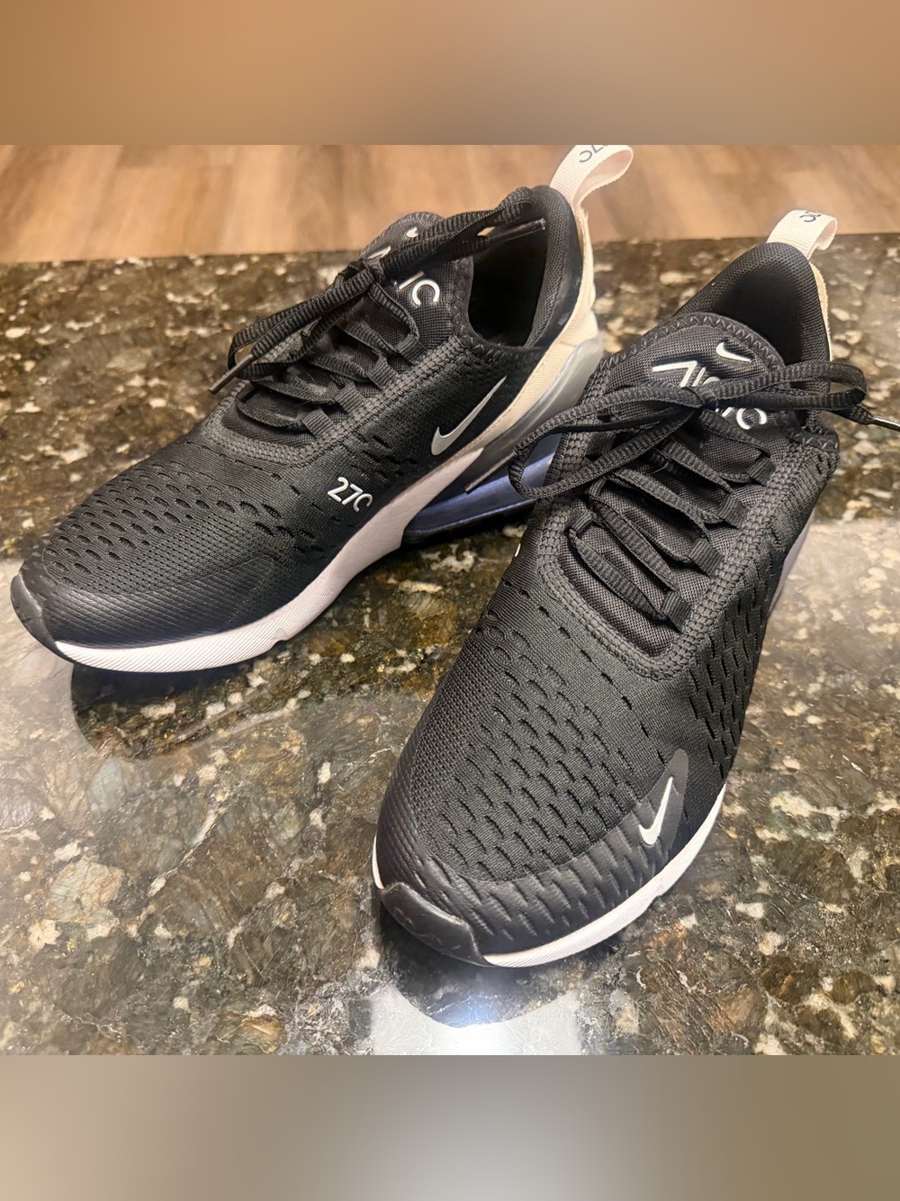 Nike Wome’s Black and White Air Max 270-Style Sneaker - Picture 2 of 6